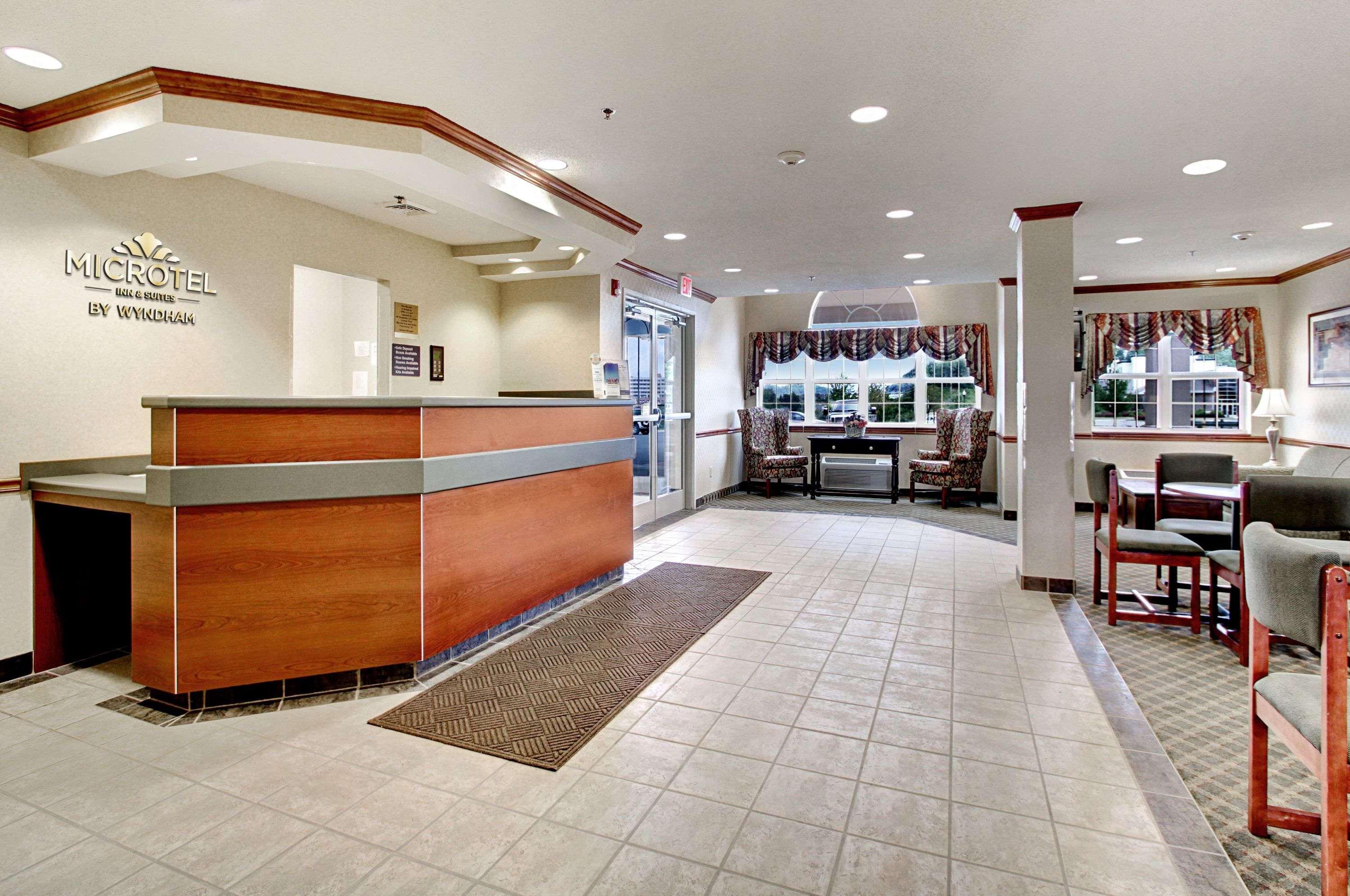 Microtel Inn & Suites By Wyndham Bridgeport Exterior foto